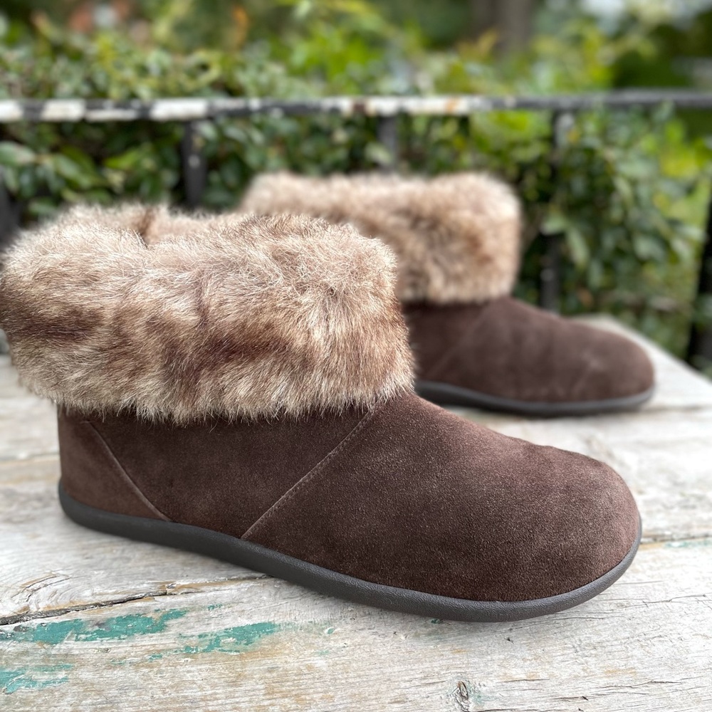 Daniel Green brown suede leather Slipper fur ankle boots women’s 9